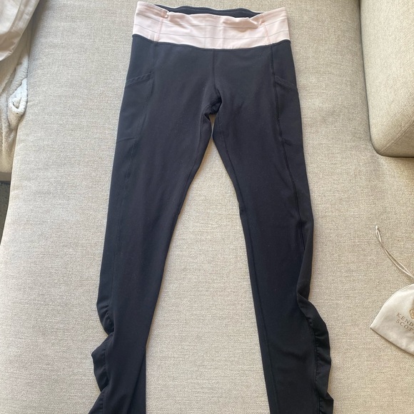 Lulu Lemon Mid Rise Leggings-With Pockets - Picture 3 of 3